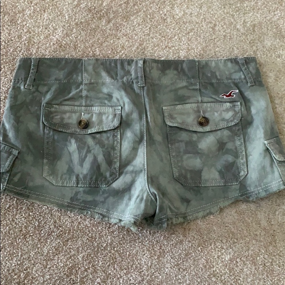 Hollister olive tie dye shorts - Picture 4 of 5